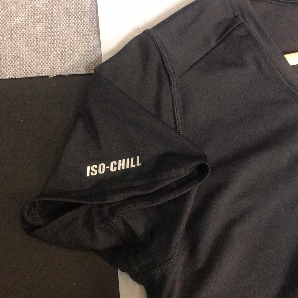 Under Armour Ido-Chill Ventilated Tech Top - Picture 9 of 10